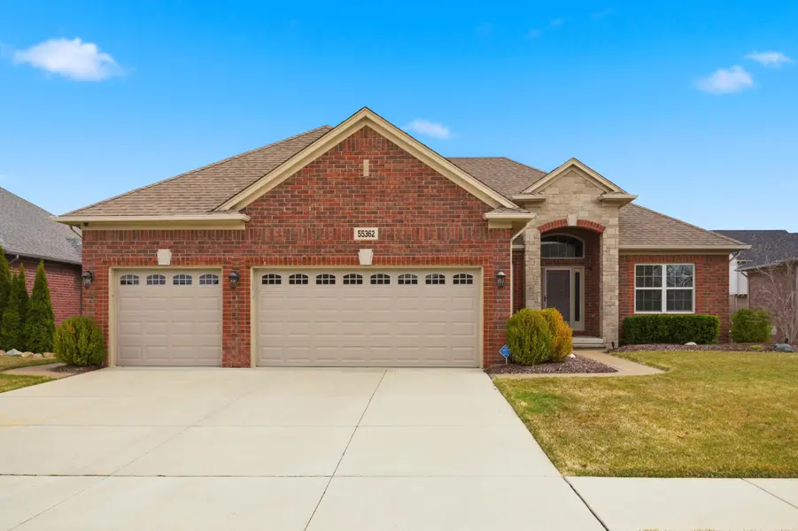 55362 Trevino DR, Macomb Twp, MI 48042