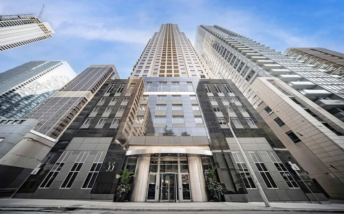 35 Balmuto ST #2102, Toronto C01, ON M4Y 0A3