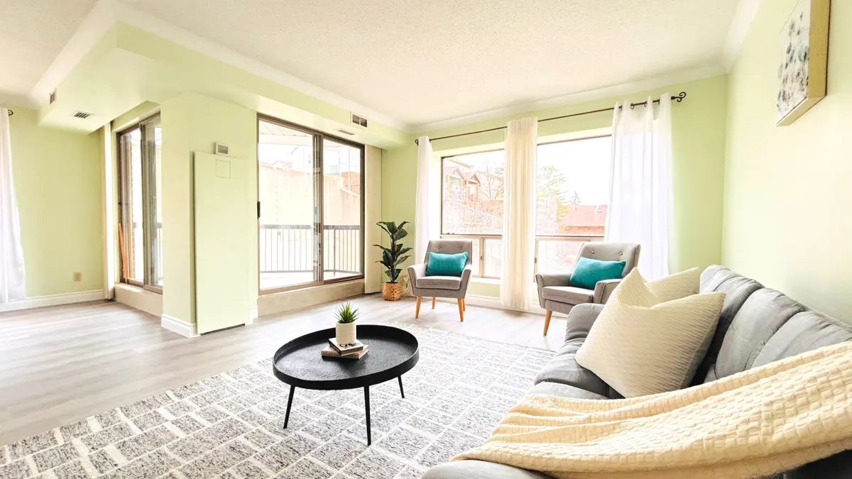 300 KEATS WAY ##207, Waterloo, ON N2L 6E6