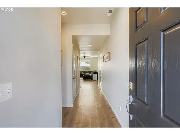 900 BEAR CREEK DR, Molalla, OR 97038