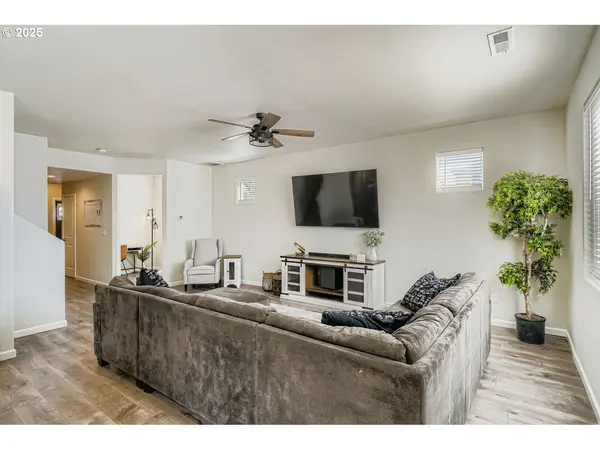 900 BEAR CREEK DR, Molalla, OR 97038