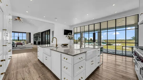 11802 E Rocky Creek Road, Crowley, TX 76036