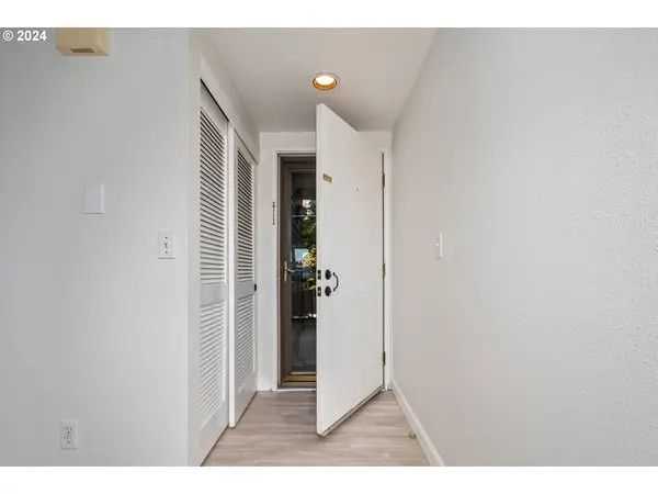 178 N HAYDEN BAY DR, Portland, OR 97217