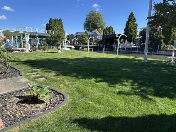 38176 Villa Mar ST, Harrison Twp, MI 48045