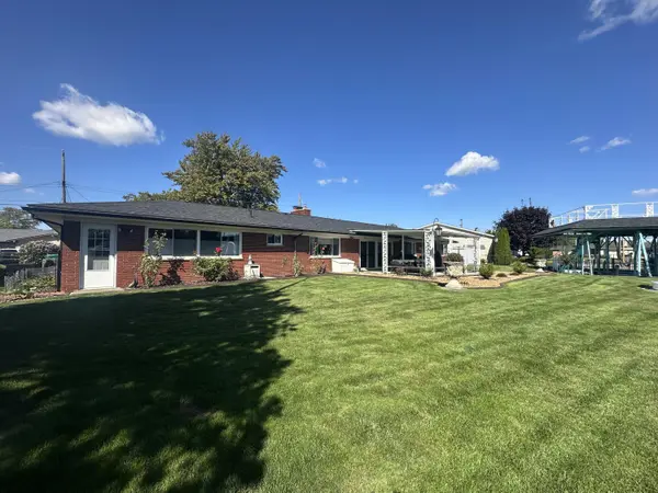38176 Villa Mar ST, Harrison Twp, MI 48045