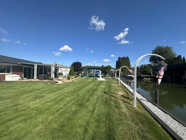 38176 Villa Mar ST, Harrison Twp, MI 48045