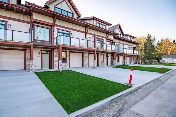 5026 48 ST, Rocky Mountain House, AB T4T 1C1