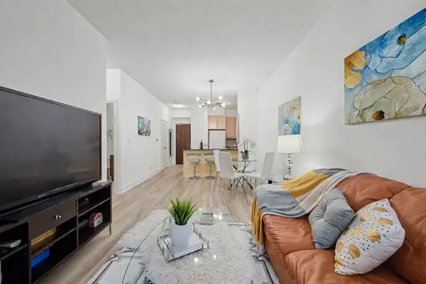 25 Earlington AVE #507, Toronto W08, ON M8X 3A3