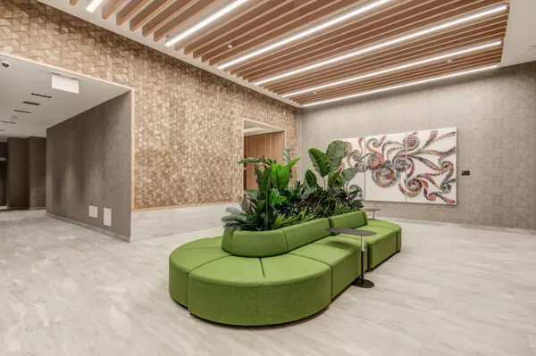 2485 Eglinton AVE W #924, Mississauga, ON L5M 2T1