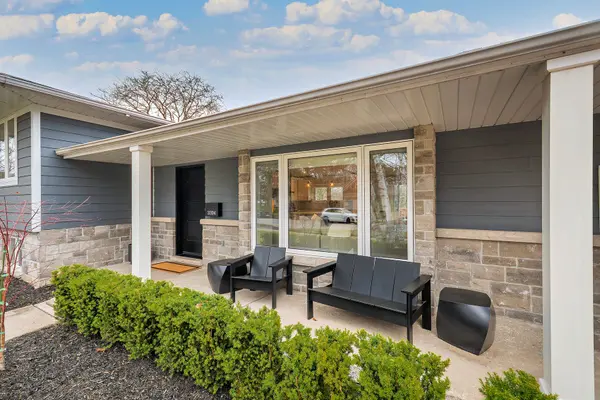 3394 Guildwood DR, Burlington, ON L7N 1L7