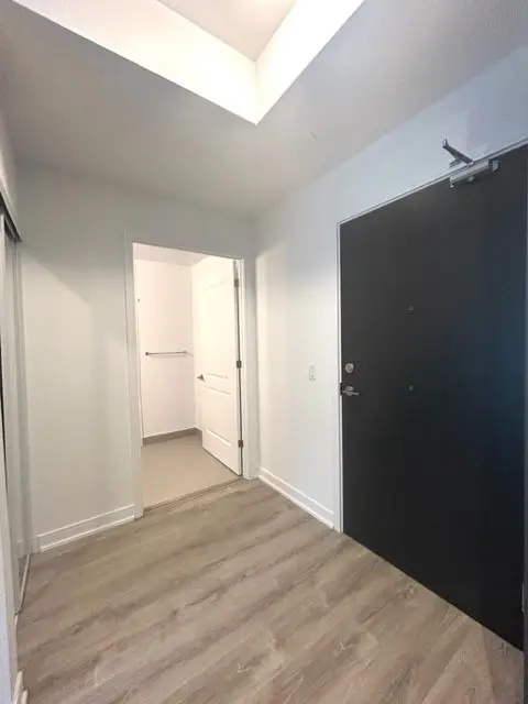 25 Neighbourhood LN #207, Toronto W07, ON M8Y 0C4