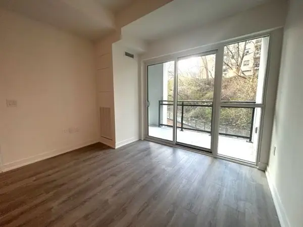 25 Neighbourhood LN #207, Toronto W07, ON M8Y 0C4