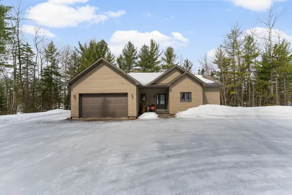 424 Lakewoods DR, Madawaska Valley, ON K0J 1B0