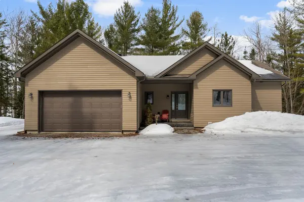 424 Lakewoods DR, Madawaska Valley, ON K0J 1B0