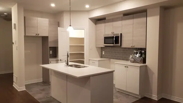 1018 Cedar Creek DR, Blossom Park - Airport And Area, ON K1X 0G4