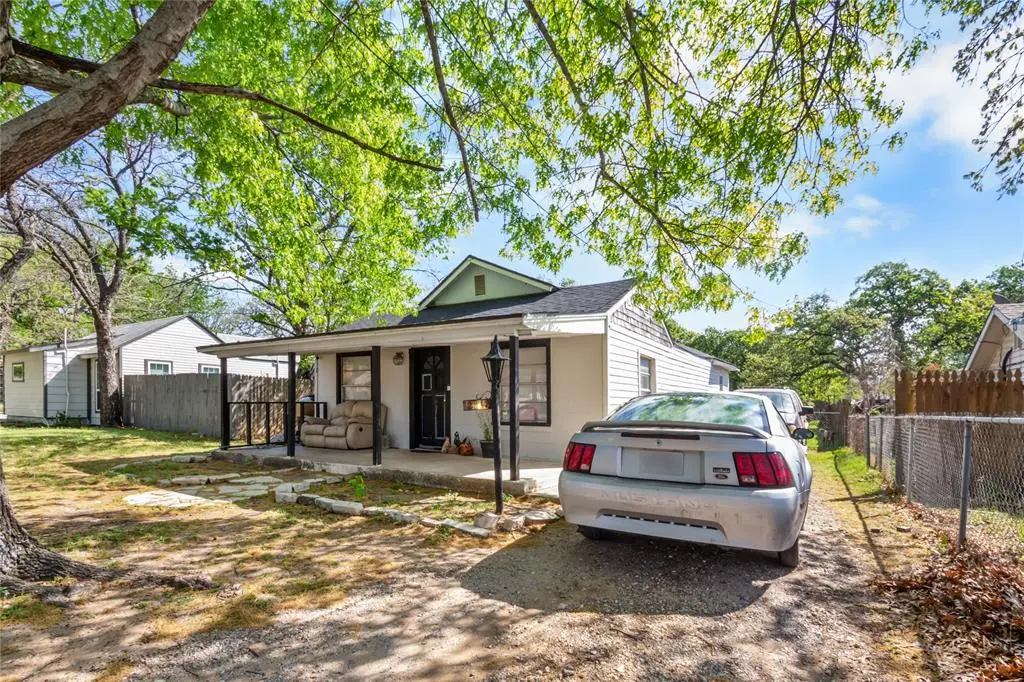 2912 Pueblo Trail, Lake Worth, TX 76135