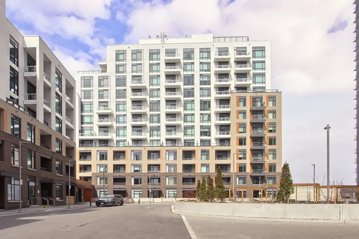 8 Beverley GLN #413, Vaughan, ON L4J 0L5