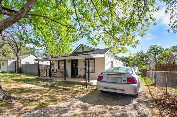 2912 Pueblo Trail, Lake Worth, TX 76135