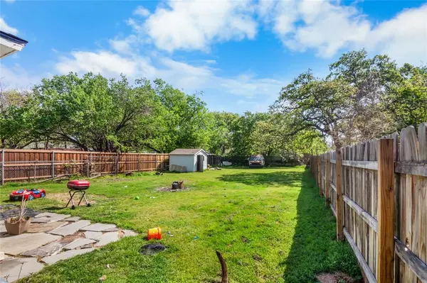 2912 Pueblo Trail, Lake Worth, TX 76135