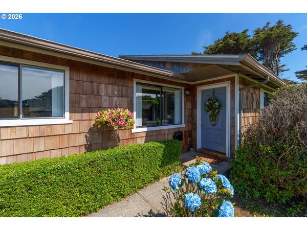 865 SW NEWPORT AVE, Bandon, OR 97411