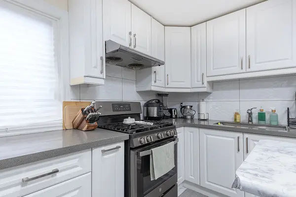 839 Modlin RD #UPPER, Pickering, ON L1W 1V6