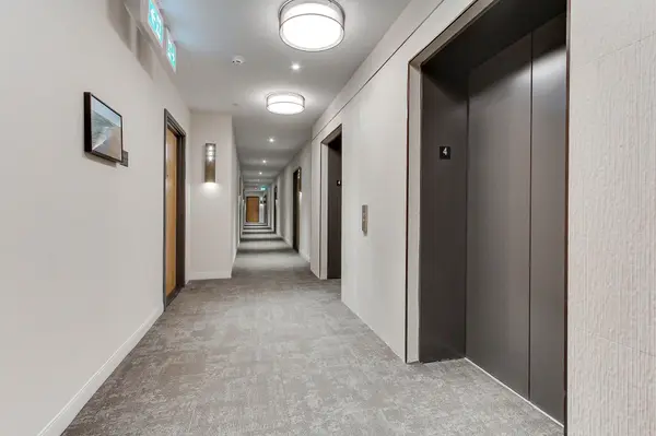 8 Beverley GLN #413, Vaughan, ON L4J 0L5