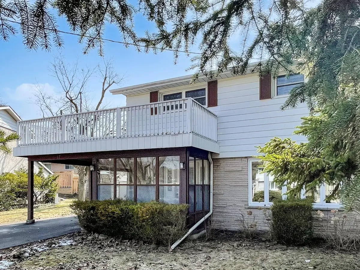 17 Ferbane PL, Toronto C15, ON M2J 1Y7