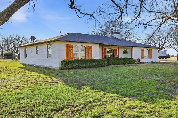 3781 Fm 151, Whitewright, TX 75491