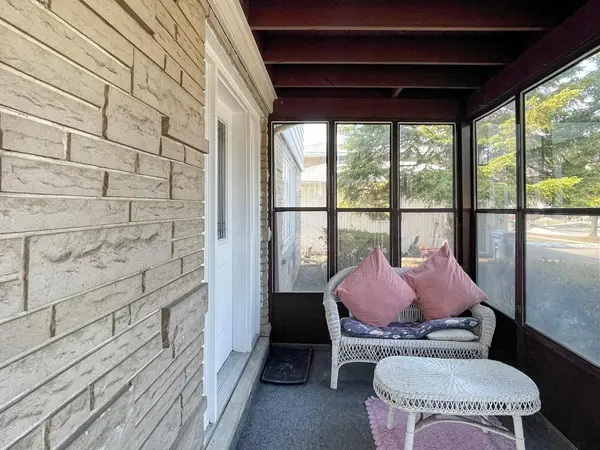 17 Ferbane PL, Toronto C15, ON M2J 1Y7