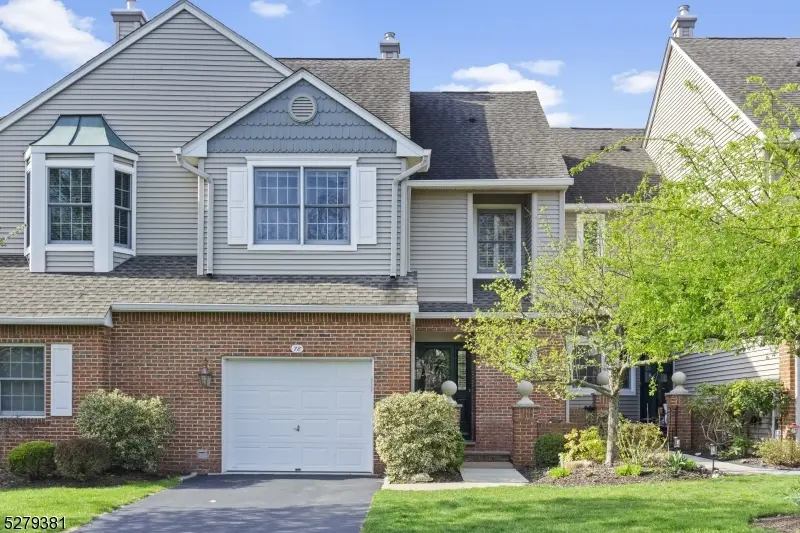 78 Kent Dr, Roseland Boro, NJ 07068