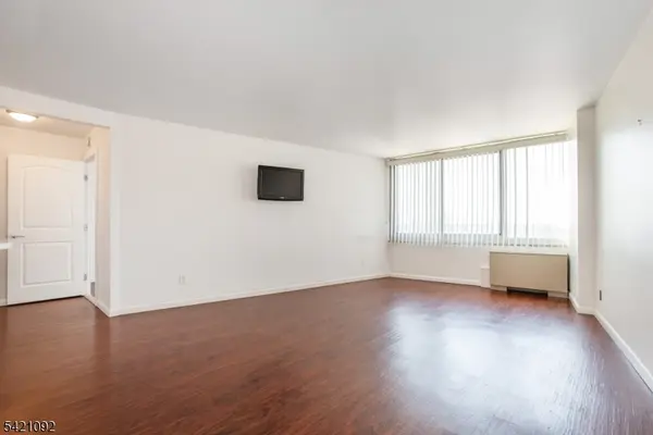 1 Claridge Drive #300, Verona Twp., NJ 07044