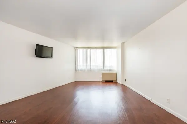 1 Claridge Drive #300, Verona Twp., NJ 07044