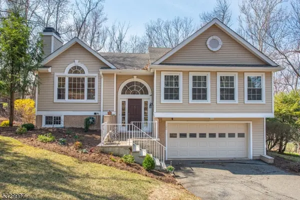 100 Canada Goose Dr, Allamuchy Twp., NJ 07840