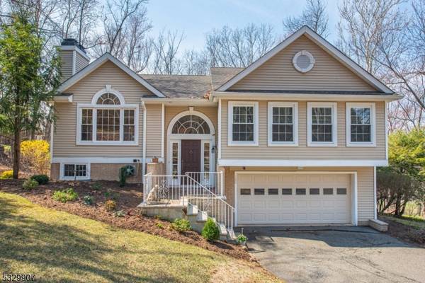 100 Canada Goose Dr, Allamuchy Twp., NJ 07840