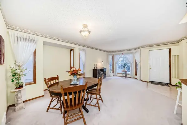 40 Harvest Glen Mews NE, Calgary, AB T3K 4C2