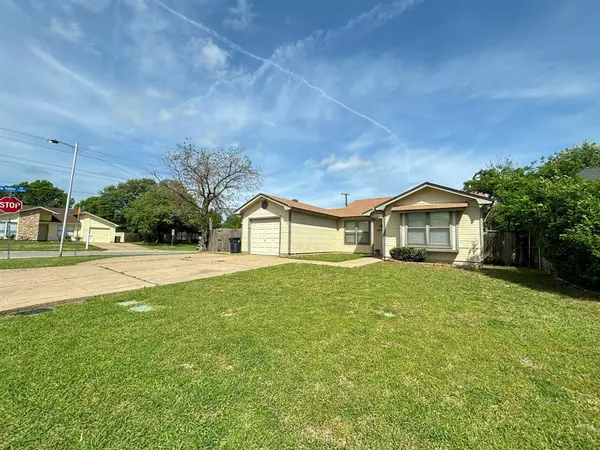 1501 Gentle Wind Drive, Arlington, TX 76018