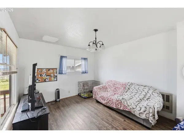 1963 BROADWAY AVE, North Bend, OR 97459