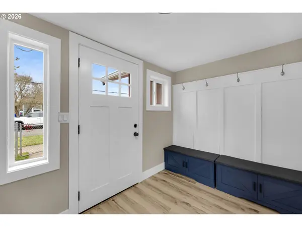 506 S 5TH AVE, Kelso, WA 98626