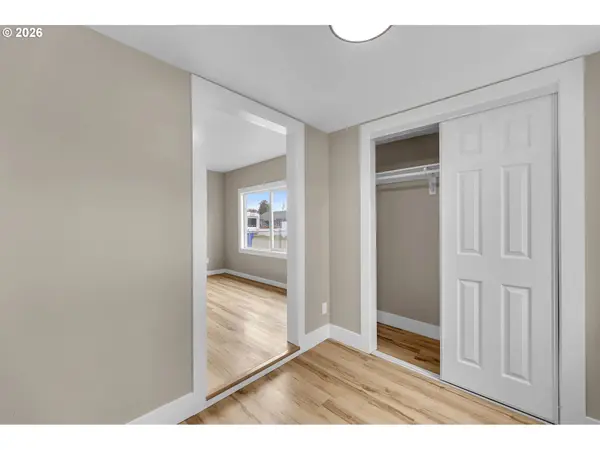 506 S 5TH AVE, Kelso, WA 98626