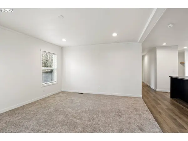 631 E ELLENDALE AVE #206, Dallas, OR 97338