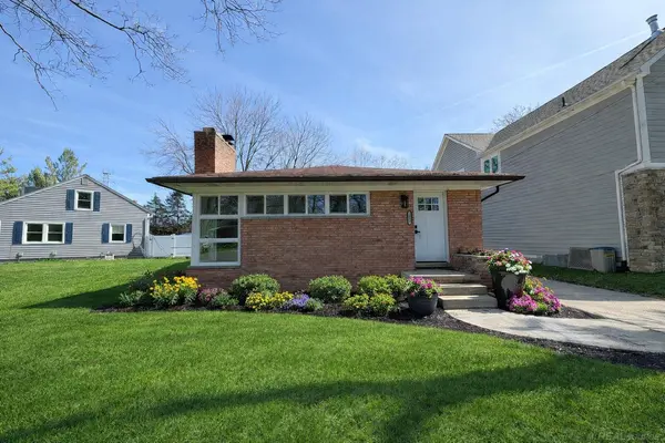 2051 Avondale ST, Sylvan Lake, MI 48320