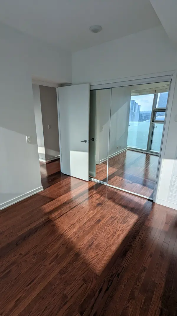 14 York ST #3306, Toronto C01, ON M5J 0B1