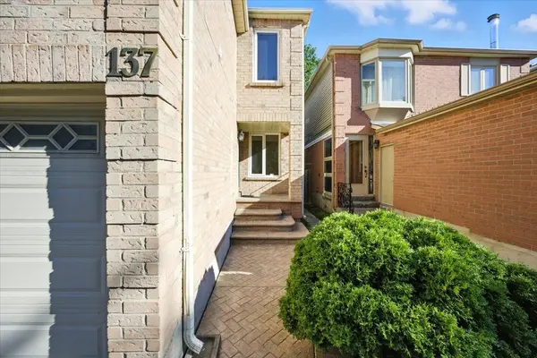 137 Chelwood DR, Vaughan, ON L4J 7C6
