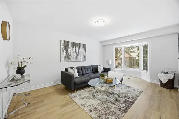 137 Chelwood DR, Vaughan, ON L4J 7C6