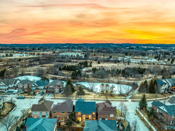 110 Birkshire DR, Aurora, ON L4G 7R6