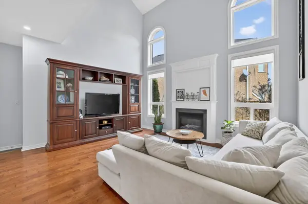 110 Birkshire DR, Aurora, ON L4G 7R6