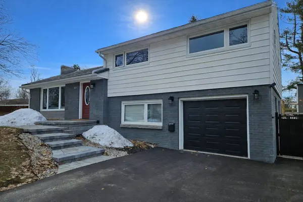 11 Castle DR, Barrie, ON L4N 1P7