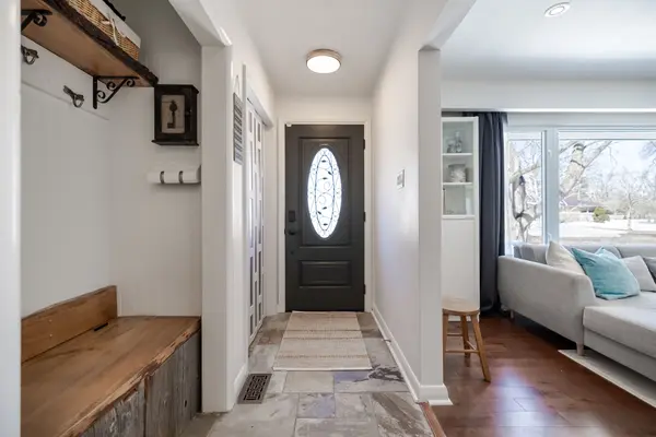 11 Castle DR, Barrie, ON L4N 1P7