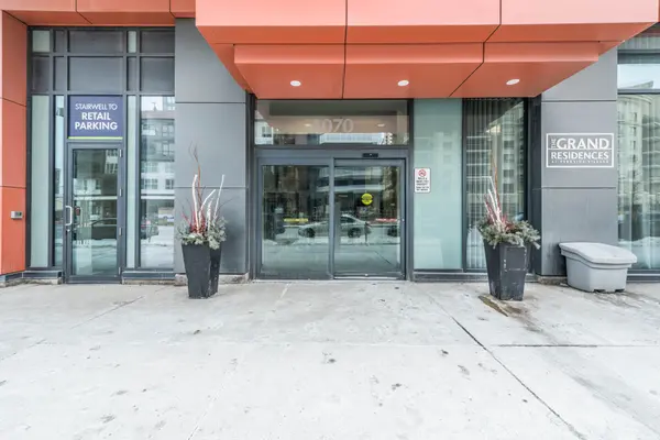 4070 Confederation Pkwy #2204, Mississauga, ON L5B 0E9