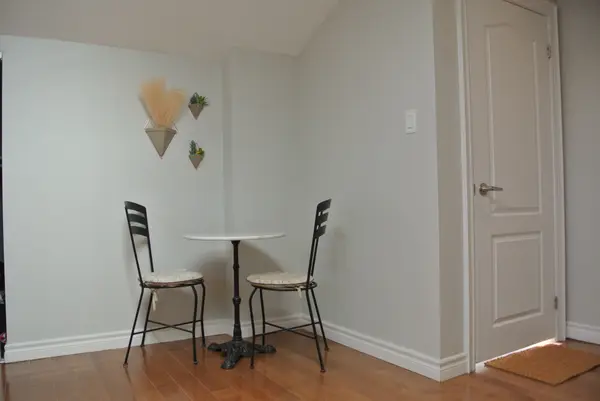 1088 Pearson DR, Oakville, ON L6H 2A8